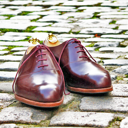 burgundy saddle oxfords with burgundy laces